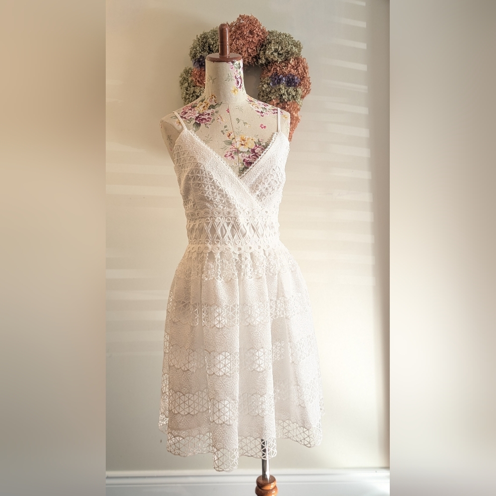 Guess Ivory Lace V-Neck Mini‎       Dress - 0002 - Picture 3 of 8